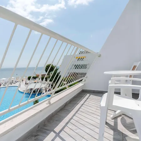 Aluasun Helios 3* ابزور